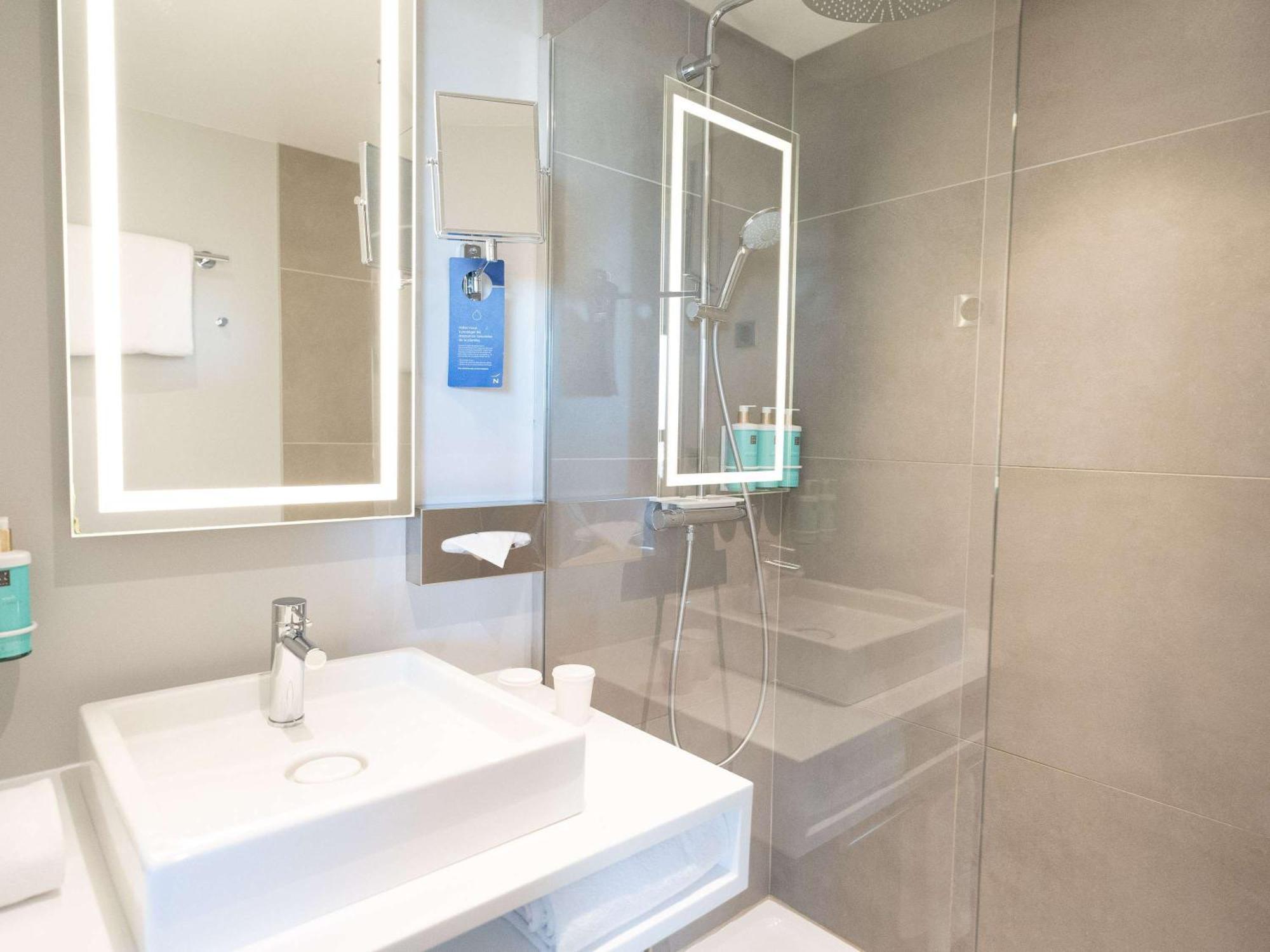 Novotel Angers Centre Gare Exterior foto